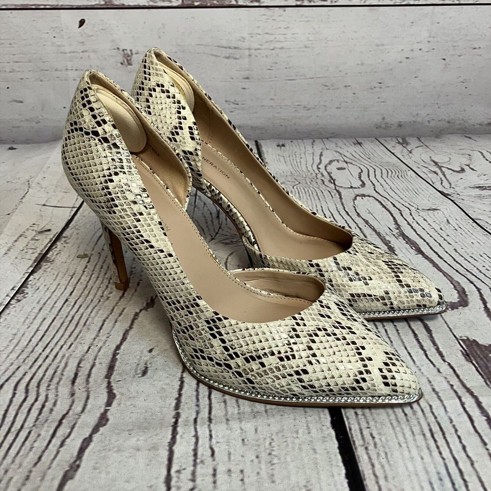 BCBGeneration Heels Womens 8 Animal Print Beige Brown‎ Snake Print Pointed Toe